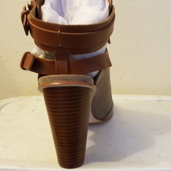 Shoes - Picture 5 of 5